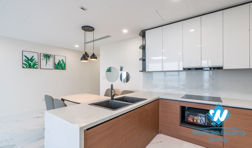 High floor three bedrooms apartment for rent in Sunshine City, Tay Ho